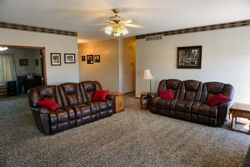 1040 N Mayfield Rd, Conway Springs, KS 67031