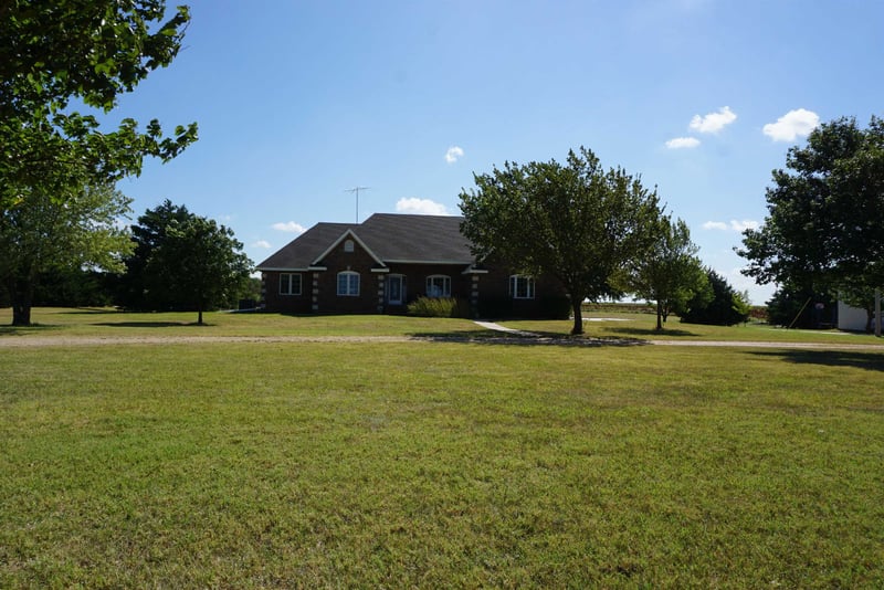 1040 N Mayfield Rd, Conway Springs, KS 67031
