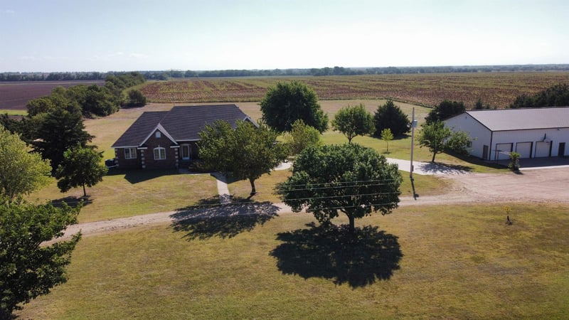 1040 N Mayfield Rd, Conway Springs, KS 67031