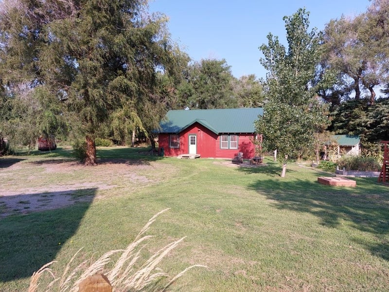 1905 S Riverton Rd, Hutchinson, KS 67501