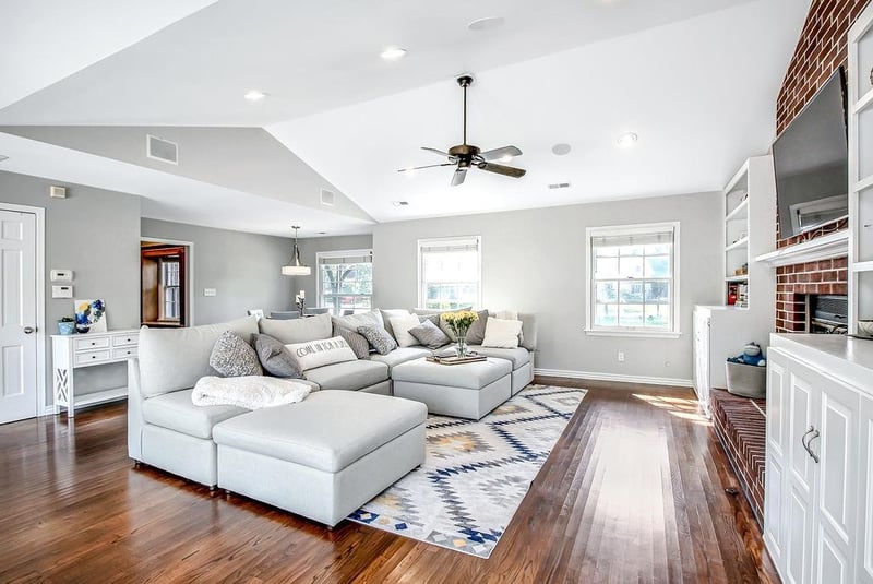 10 S Colonial Ct, Eastborough, KS 67207