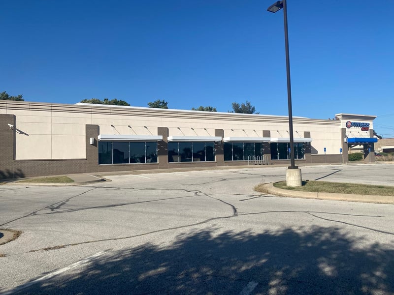 7420 Metcalf Ave, Overland Park, KS 66204