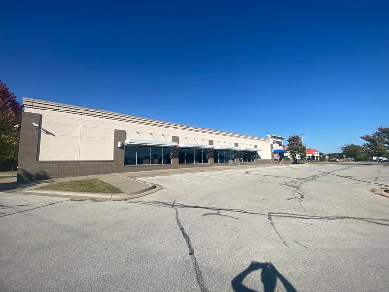 7420 Metcalf Ave, Overland Park, KS 66204