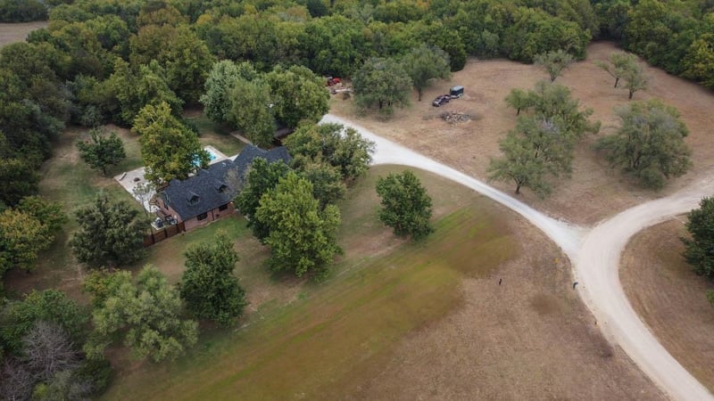 1011 Oaklawn Dr, Parkerfield, KS 67005