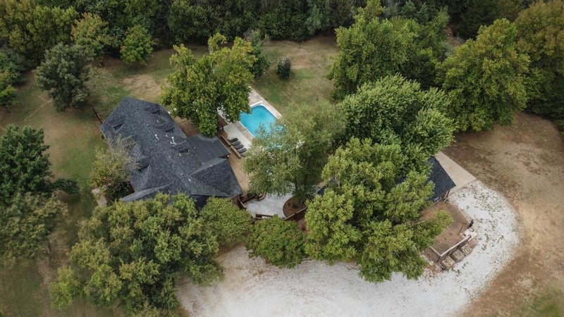 1011 Oaklawn Dr, Parkerfield, KS 67005