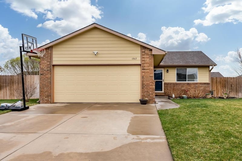 1517 N Cleary Ln, Wichita, KS 67052