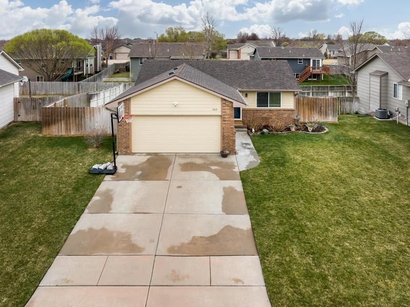 1517 N Cleary Ln, Wichita, KS 67052