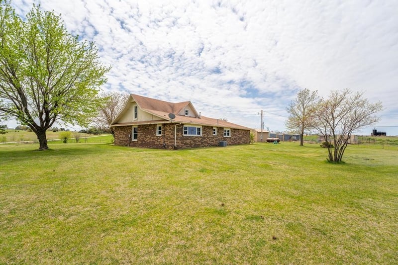 1503 S Oxford Rd, Geuda Springs, KS 67051