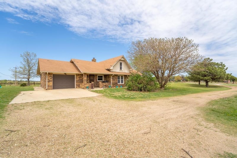 1503 S Oxford Rd, Geuda Springs, KS 67051