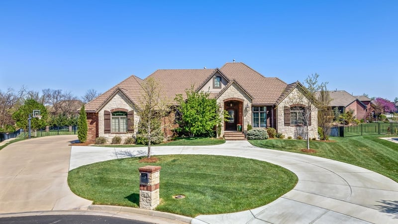 2025 N Clear Creek Ct, Wichita, KS 67230