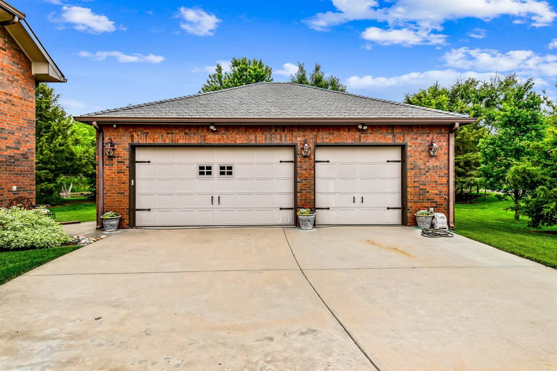 2905 N Fossil Rim St, Wichita, KS 67205