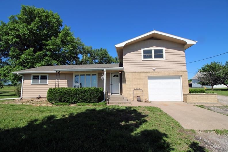 1467 Kanza, Hillsboro, KS 67063