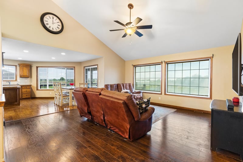 11005 E Boundary Rd, Mount Hope, KS 67108