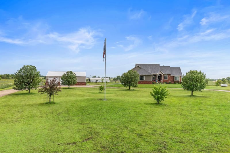 11005 E Boundary Rd, Mount Hope, KS 67108
