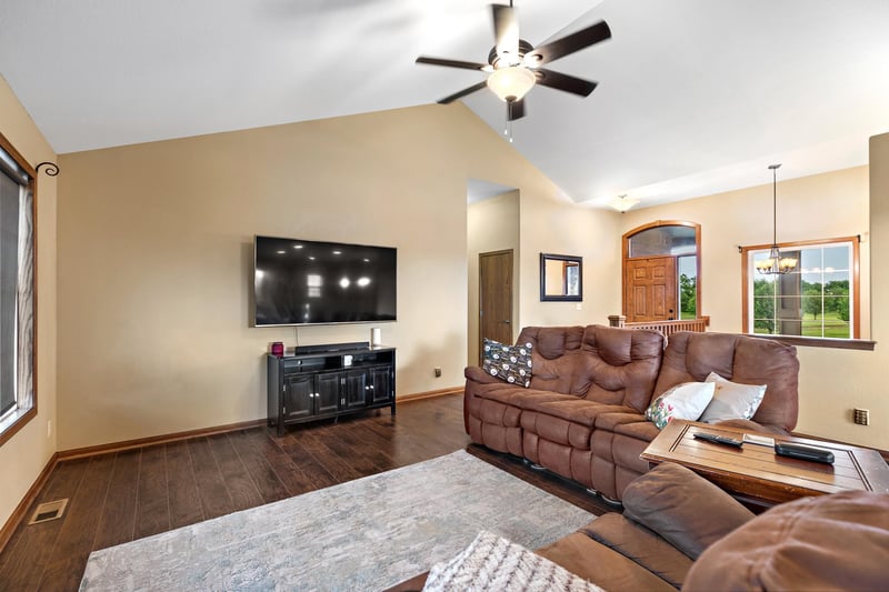 11005 E Boundary Rd, Mount Hope, KS 67108