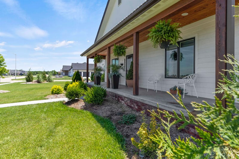 301 Redbud St, Moundridge, KS 67107