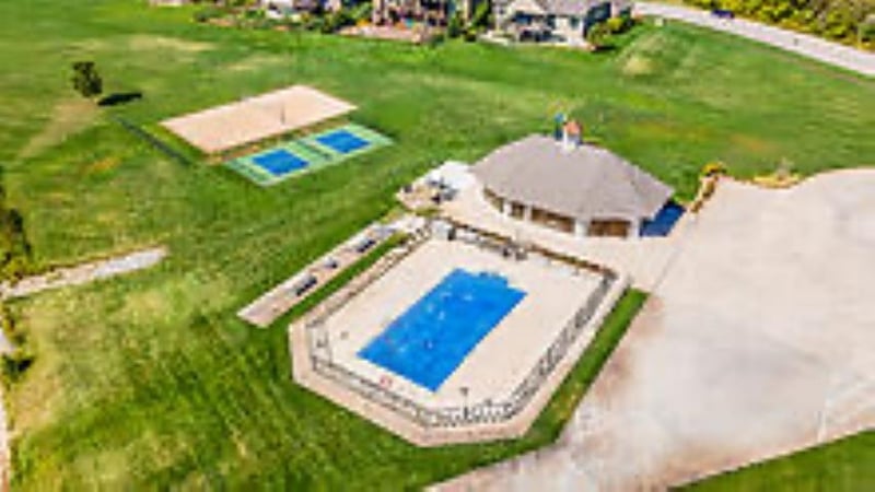 2412 Doris Cir, Wichita, KS 67205