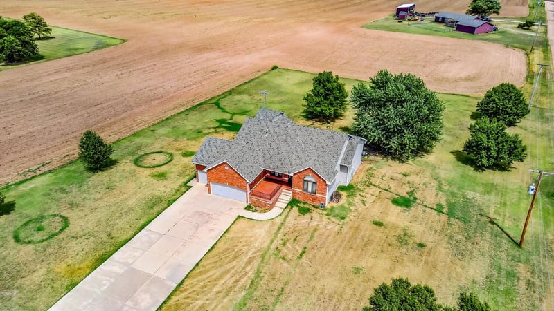924 Lucky Ln, Argonia, KS 67004