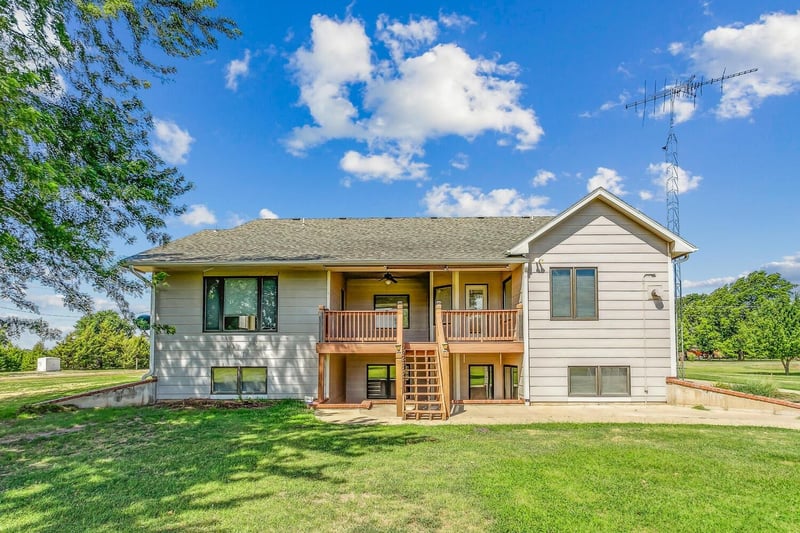 924 Lucky Ln, Argonia, KS 67004