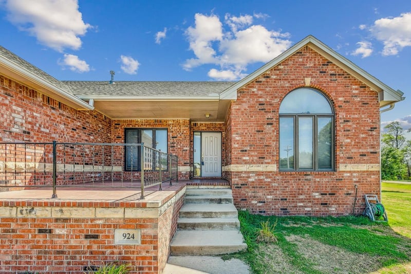 924 Lucky Ln, Argonia, KS 67004