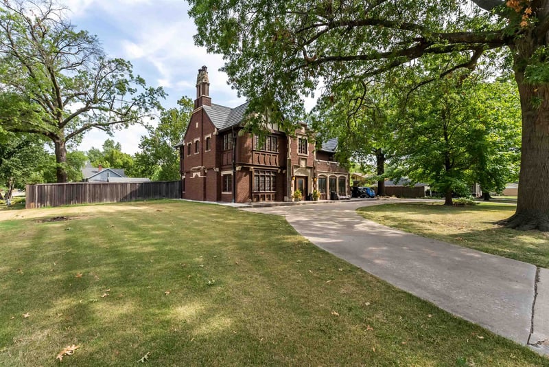 802 E 2nd, Eureka, KS 67045