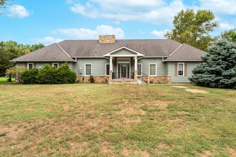 1931 E Pinebay St, Wichita, KS 67216
