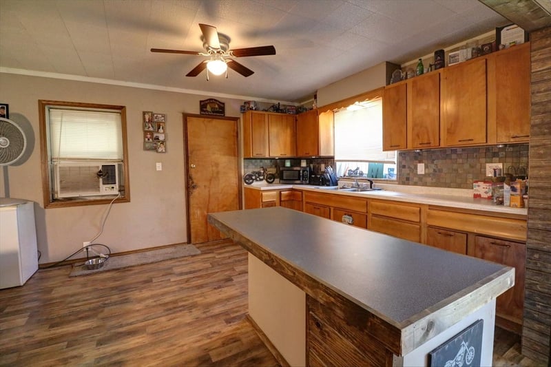 319 W Ruth St, Moundridge, KS 67107