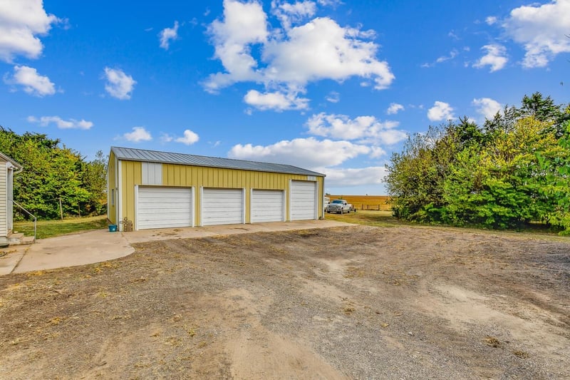 516 E Main St, Cassoday, KS 66842