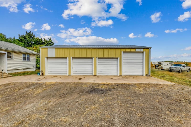 516 E Main St, Cassoday, KS 66842