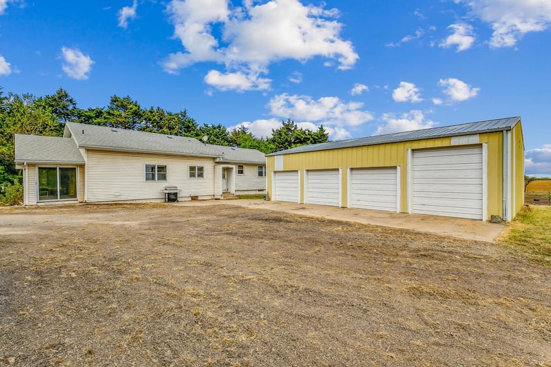 516 E Main St, Cassoday, KS 66842