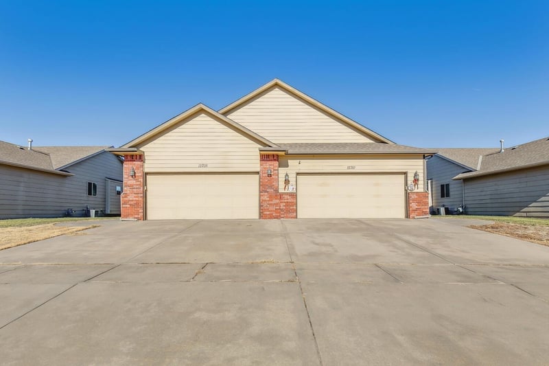 12708 E Willowgreen Cir #12710 E Willowgreen Circle, Wichita, KS 67207