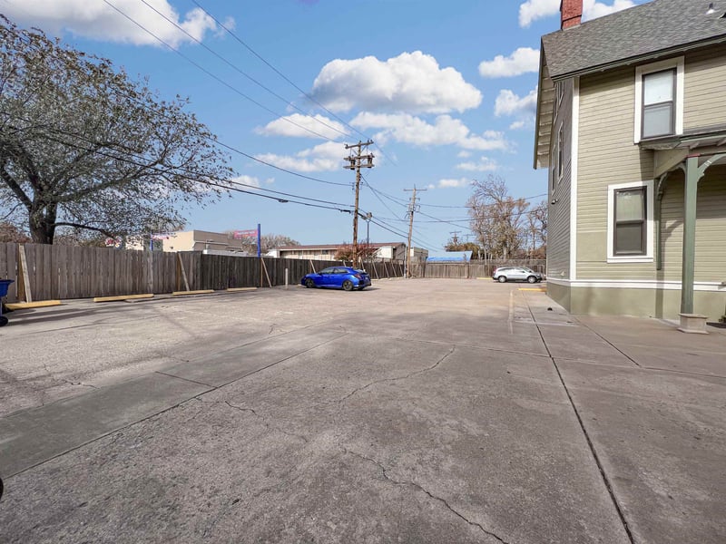 1103 N Topeka Ave, Wichita, KS 67214