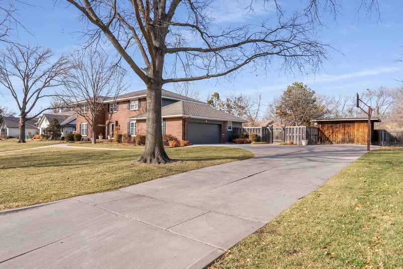 402 S Lynwood St, Wichita, KS 67218