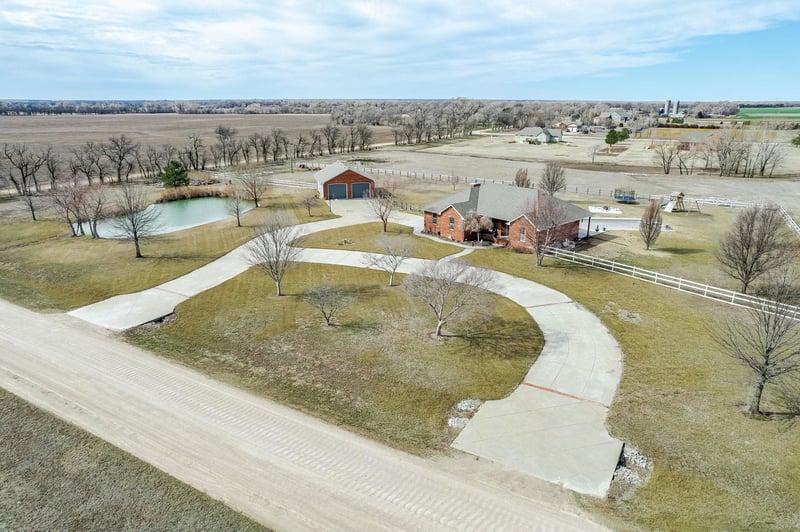 8737 Harvest Valley Dr, Viola, KS 67149