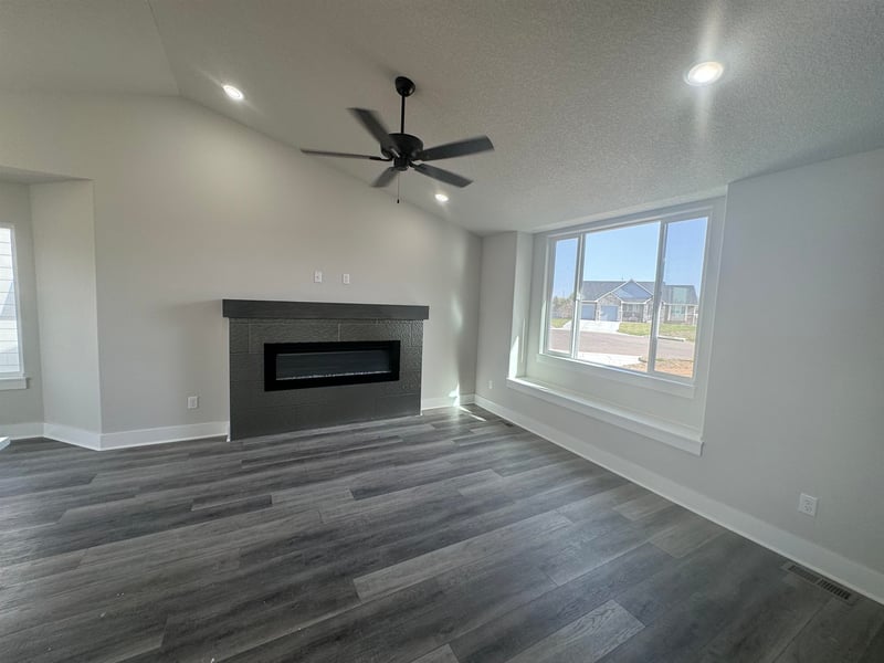 142 N Poplar Ave, Wichita, KS 67214