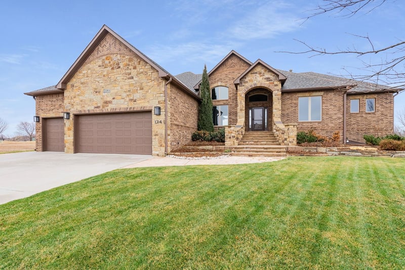 1314 S City View Cir, Wichita, KS 67235