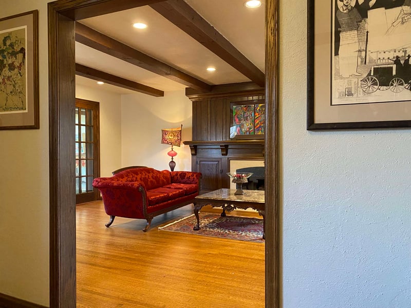 3 S Colonial Ct, Eastborough, KS 67207