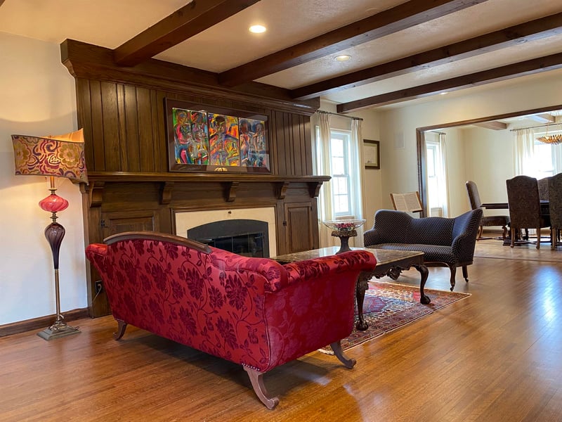 3 S Colonial Ct, Eastborough, KS 67207