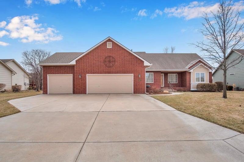 317 Witmarsum West Dr, North Newton, KS 67117