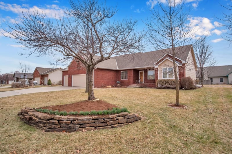 317 Witmarsum West Dr, North Newton, KS 67117