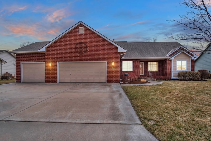 317 Witmarsum West Dr, North Newton, KS 67117