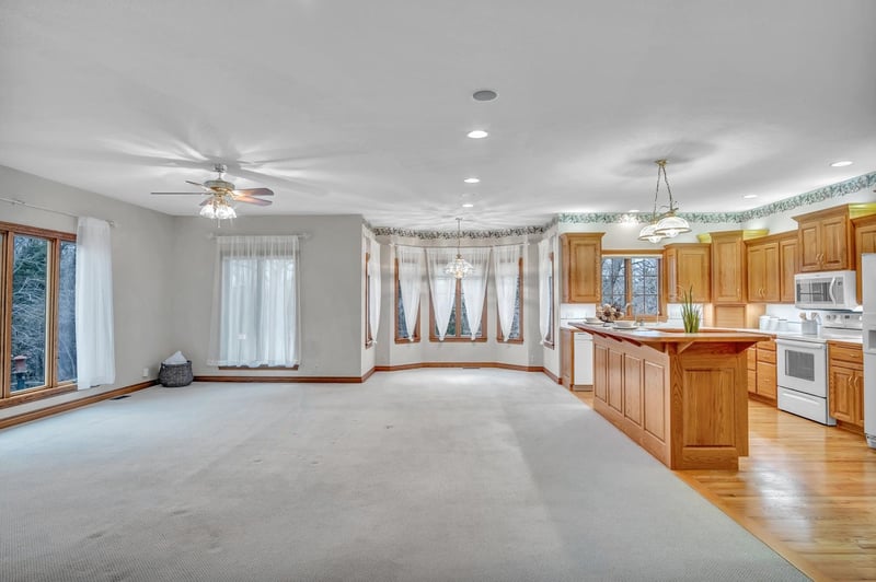 3312 Woodside Dr, North Newton, KS 67117