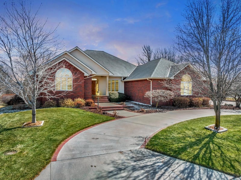 3312 Woodside Dr, North Newton, KS 67117