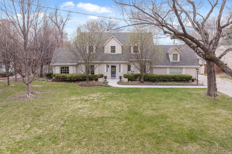 26 S Colonial Ct, Eastborough, KS 67207