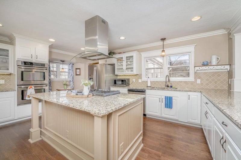 16 E Douglas Ave, Eastborough, KS 67207