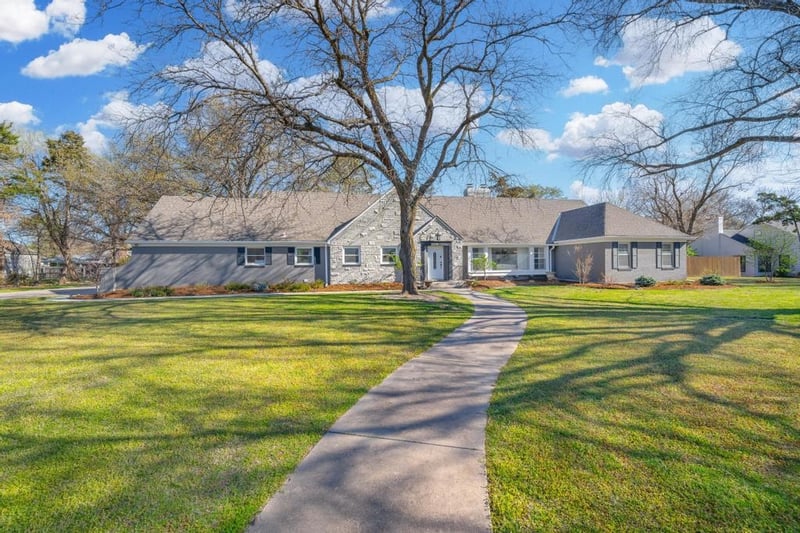 16 E Douglas Ave, Eastborough, KS 67207