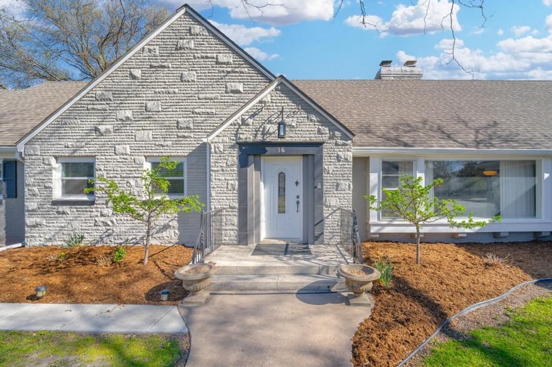 16 E Douglas Ave, Eastborough, KS 67207