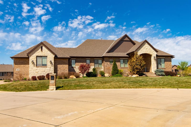 7952 E Caribou Pl, Bel Aire, KS 67226