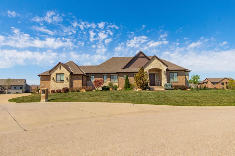 7952 E Caribou Pl, Bel Aire, KS 67226