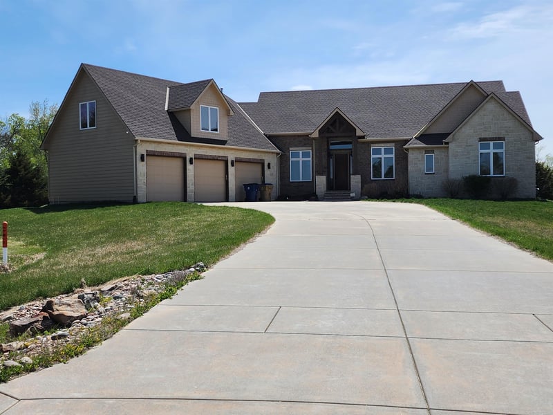 5102 N Lakewood Hills Blvd, Park City, KS 67219